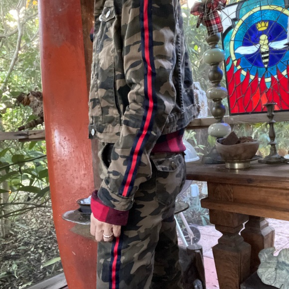 I&M Premium jeans, camo jacket with side stripes in navy and red. Size Medium - Picture 9 of 14